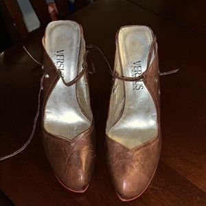 Made in Italy 🇮🇹 Versace open back 👠